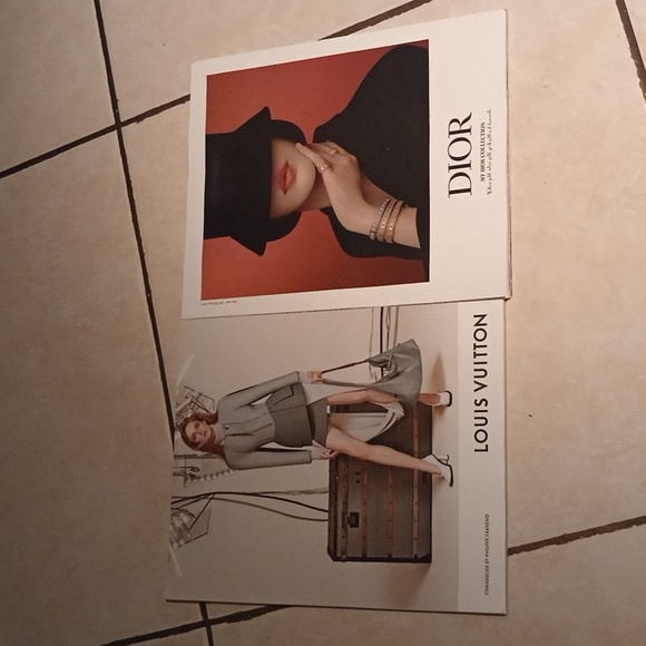 2 Magazine - Picture 3 of 4